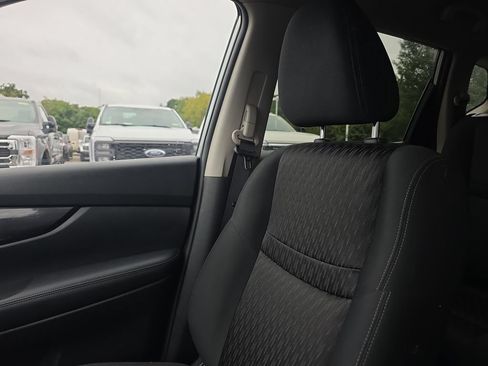 Used 2018 Nissan Rogue SV AWD/4WD image 41