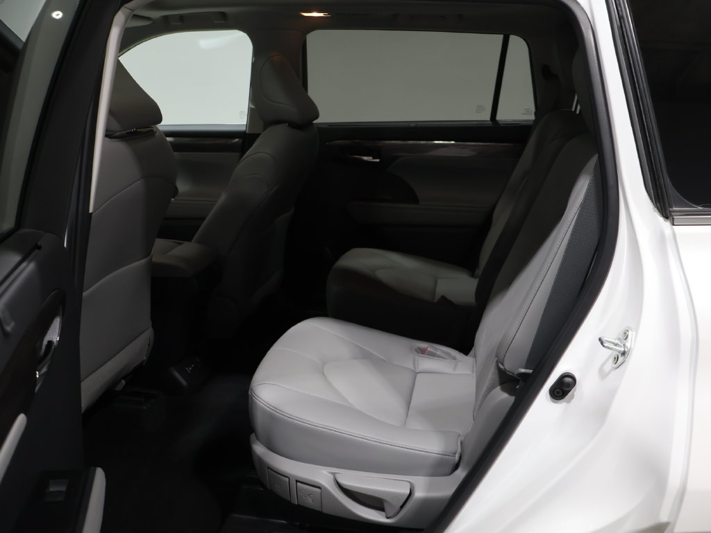 Used 2024 Toyota Highlander Platinum AWD/4WD image 18