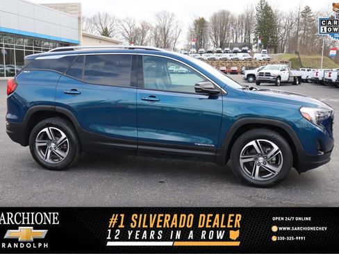 Used 2021 GMC Terrain SLT w/ LPO, Dark Accent Package image 1