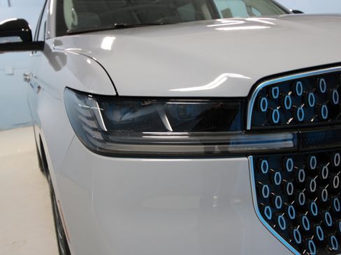 New 2025 Lincoln Navigator Reserve AWD/4WD image 38