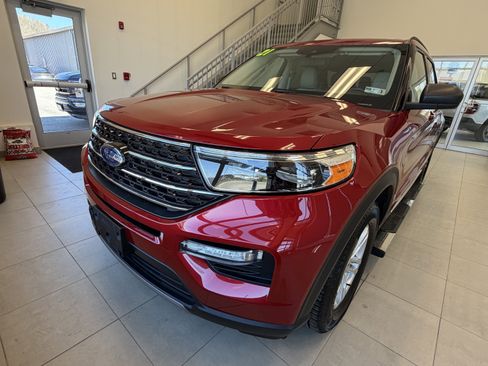 Used 2021 Ford Explorer XLT w/ Equipment Group 202A AWD/4WD image 5