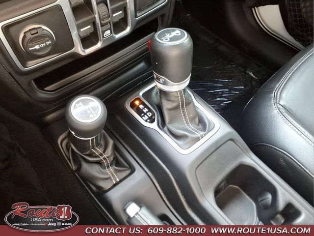 Used 2018 Jeep Wrangler Unlimited Sahara w/ Cold Weather Group AWD/4WD image 18