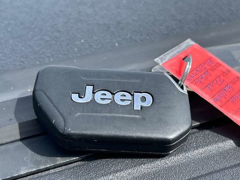 Certified 2021 Jeep Gladiator Rubicon image 11