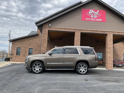 Used 2015 Cadillac Escalade Premium image 21