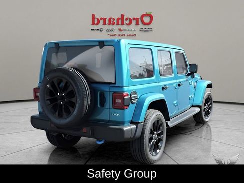 New 2024 Jeep Wrangler Unlimited Sahara w/ Technology Group AWD/4WD image 3