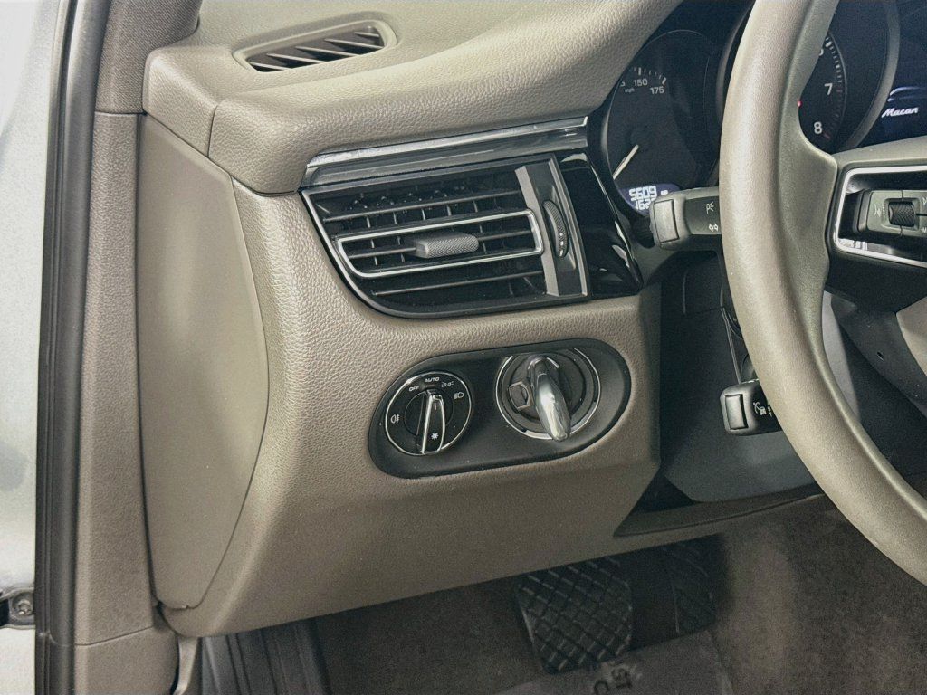 Certified 2026 Porsche Macan AWD/4WD image 11