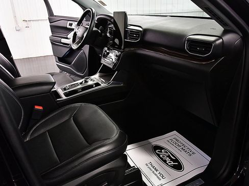 Used 2023 Ford Explorer Limited w/ Limited Technology Package image 29