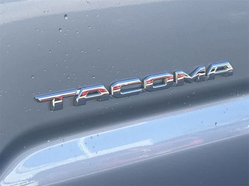 Used 2016 Toyota Tacoma TRD Sport image 8