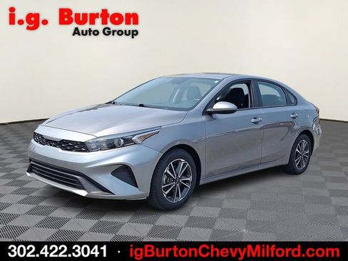 Used 2023 Kia Forte LXS FWD image 3