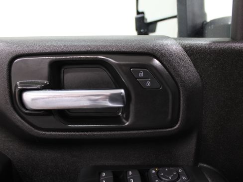 Used 2024 Chevrolet Silverado 2500 Custom w/ Custom Value Package image 8