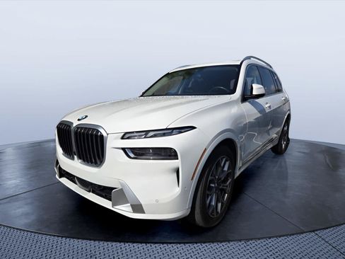 Used 2023 BMW X7 xDrive40i w/ Premium Package AWD/4WD image 3