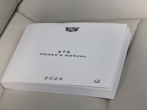 Certified 2025 Cadillac XT5 Sportv w/ Technology Package image 31