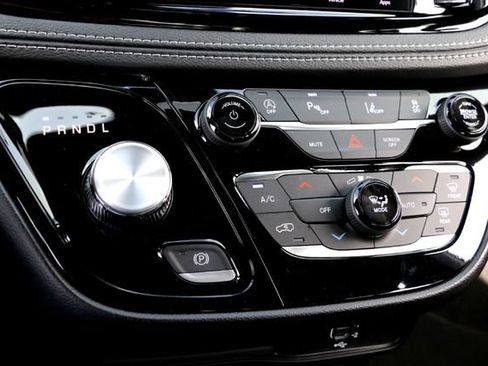 New 2027 Chrysler Pacifica Select FWD image 14