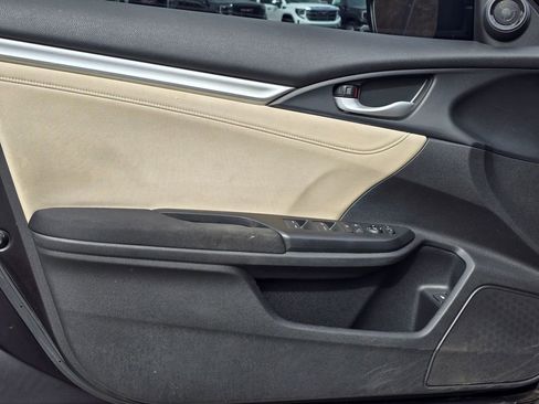 Used 2018 Honda Civic EX image 45