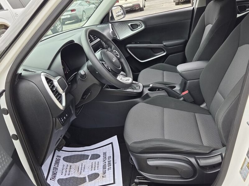 Used 2023 Kia Soul LX w/ Option Group 015 FWD image 6