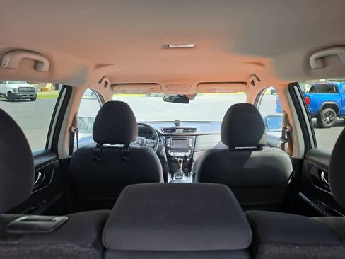 Used 2019 Nissan Rogue SV image 32