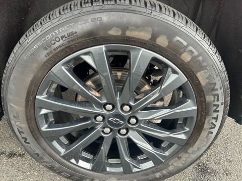 Used 2023 Chevrolet Traverse RS FWD image 14