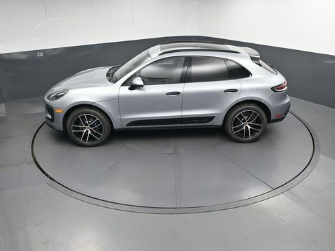 Used 2025 Porsche Macan image 34