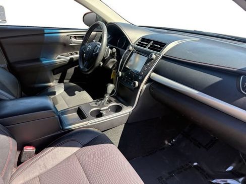 Used 2016 Toyota Camry SE w/ Protection Package (Q2) FWD image 19