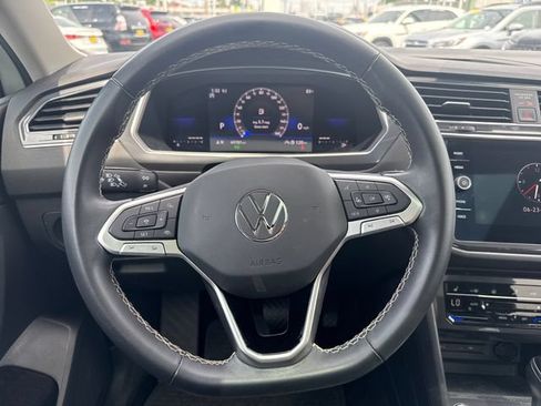 Used 2023 Volkswagen Tiguan SE w/ Panoramic Sunroof Package AWD/4WD image 18