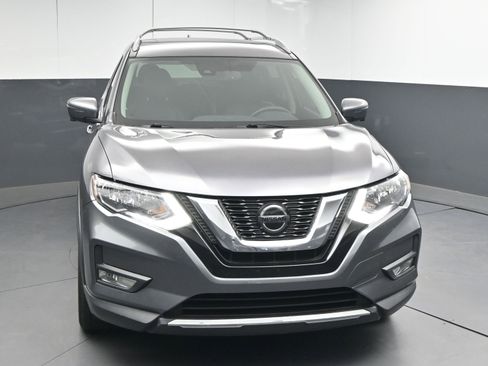 Used 2018 Nissan Rogue SL image 2