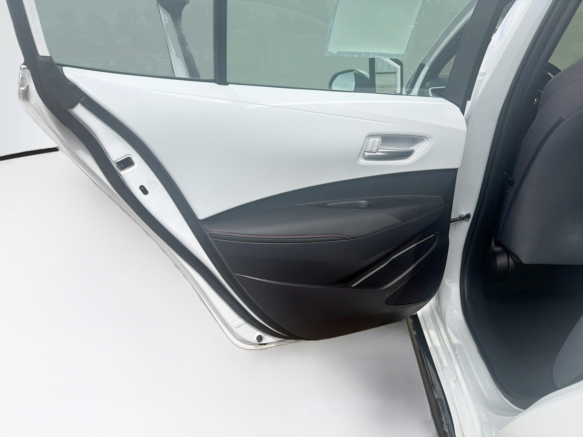 Used 2025 Toyota Corolla SE FWD image 25