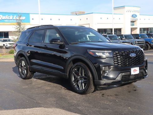 New 2026 Ford Explorer ST-Line w/ ST-Line Street Pack AWD/4WD image 1