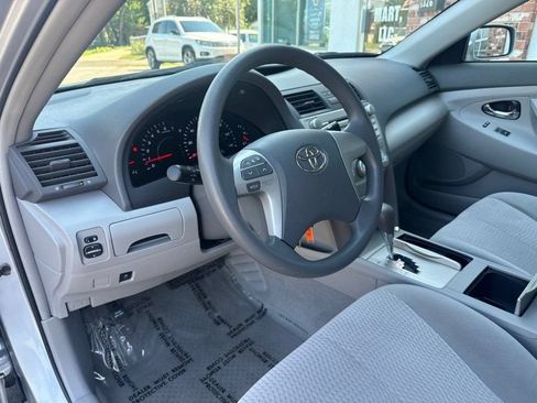 Used 2011 Toyota Camry LE FWD image 10