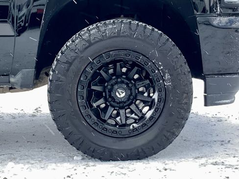 Used 2018 Chevrolet Silverado 1500 High Country image 16