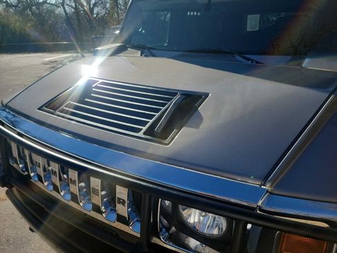 Used 2005 HUMMER H2 w/ Preferred Equipment Group image 4