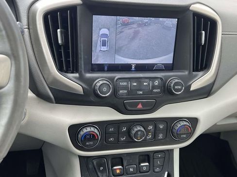 Used 2018 GMC Terrain Denali w/ Advanced Safety Package image 15