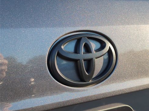 Used 2023 Toyota Highlander L image 31