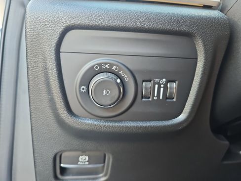 New 2025 Jeep Grand Cherokee L Limited w/ Trailer Tow Package image 27