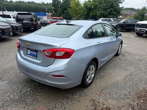 Used 2017 Chevrolet Cruze LS FWD image 7