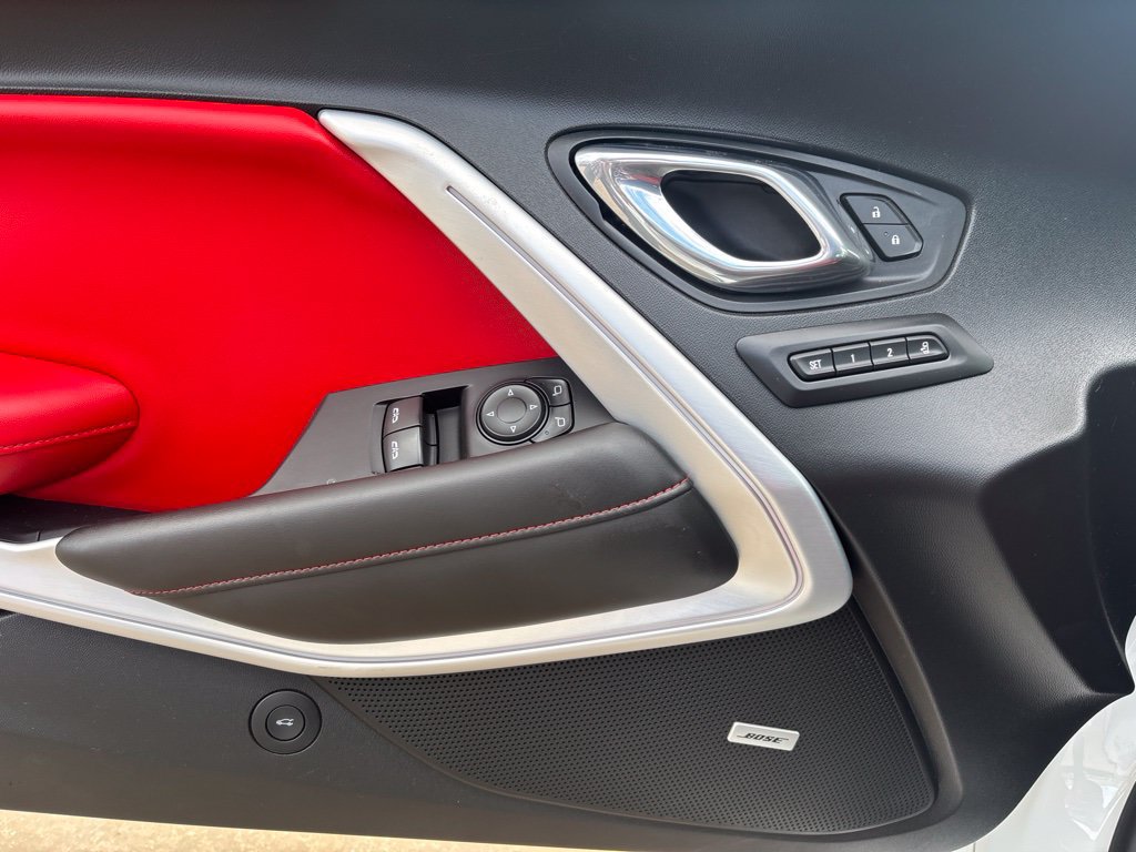 Used 2018 Chevrolet Camaro SS RWD image 9