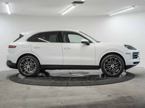 Used 2024 Porsche Cayenne AWD/4WD image 9