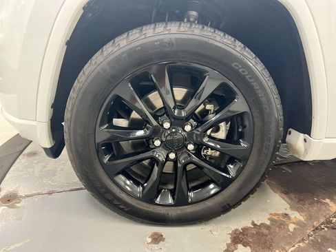 Used 2021 Jeep Grand Cherokee Laredo X AWD/4WD image 27