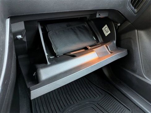 Used 2016 Ford Focus SE w/ Reverse Sensing Package image 29