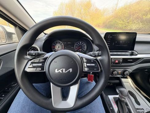 Used 2023 Kia Forte LXS image 13