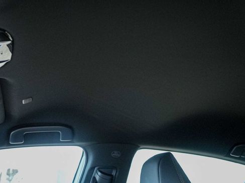 Used 2024 Toyota Venza XLE image 22