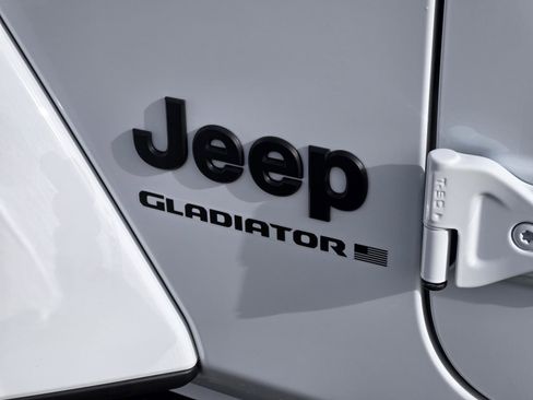 Certified 2024 Jeep Gladiator Sport image 35