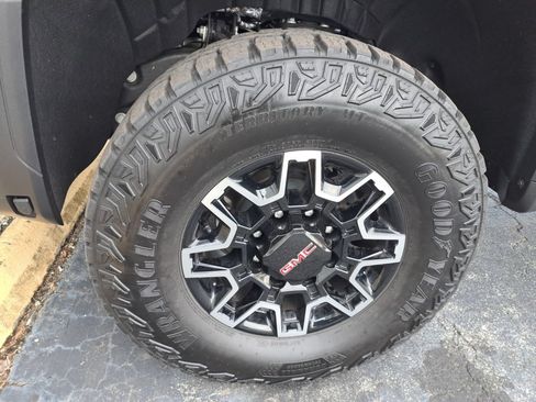 Used 2024 GMC Sierra 2500 AT4X AWD/4WD image 22