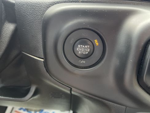 Used 2018 Jeep Wrangler Unlimited Sport S AWD/4WD image 23