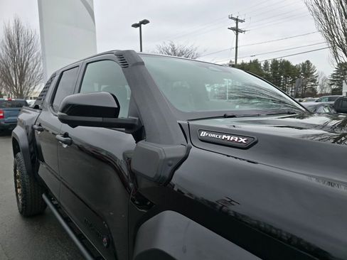 Used 2025 Toyota Tacoma Trailhunter image 11