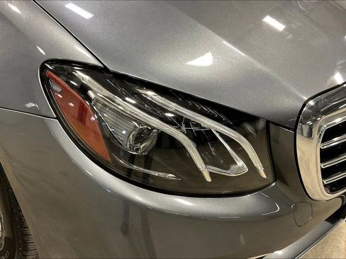 Used 2019 Mercedes-Benz E 300 4MATIC image 32