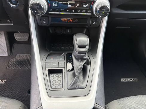 Used 2021 Toyota RAV4 XLE w/ Convenience Package FWD image 28
