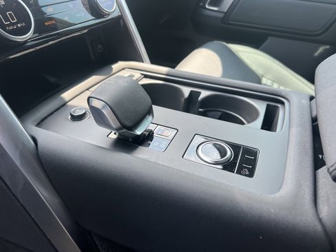 Certified 2025 Land Rover Discovery S AWD/4WD image 29