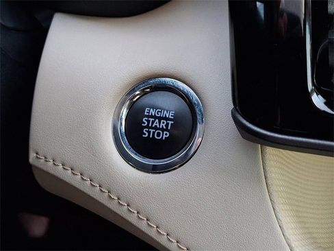 Used 2022 Toyota Highlander XLE image 26