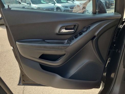 Used 2021 Chevrolet Trax LS FWD image 18