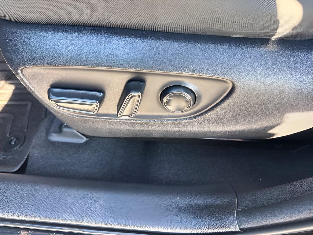 Used 2022 Toyota RAV4 XLE w/ Convenience Package FWD image 9